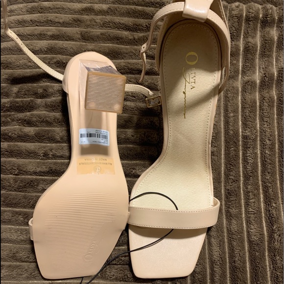 Nude /Clear heels Forever 21 BRAND NEW - Picture 3 of 3